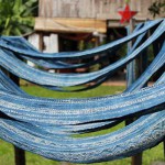 Découvrez les magnifiques écharpes en coton du Laos, tissées à la main avec soin et qualité par les artisanes des villages. Proposé par Frangipanier, votre boutique mobile de créations d'artisanat du coeur de l'Asie du Sud-Est.