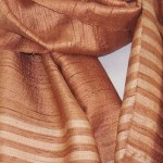Echarpe en soie naturelle filée et tissée à la main par les artisanes des villages du Laos - artisanat authentique et équitable - code 201110-f3